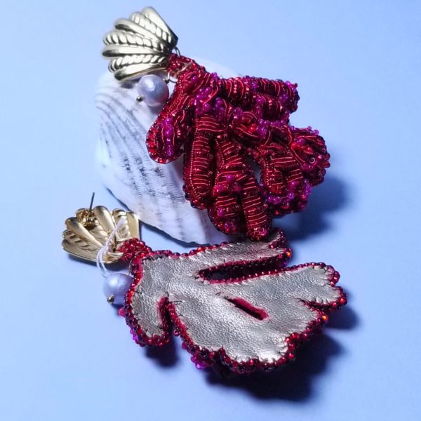Boucles d oreille corail brodée Boucles d'oreilles corail rouge brodée
