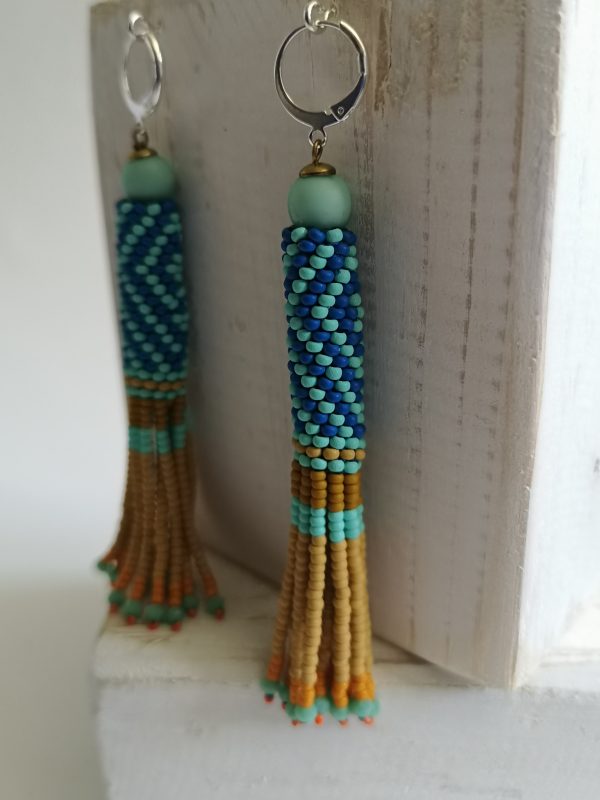 Boucles d'oreilles tissées, Héritage