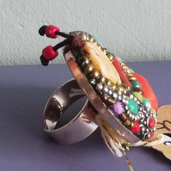 Grosse bague ethnique, le monde d'Alice, plaqué-argent .