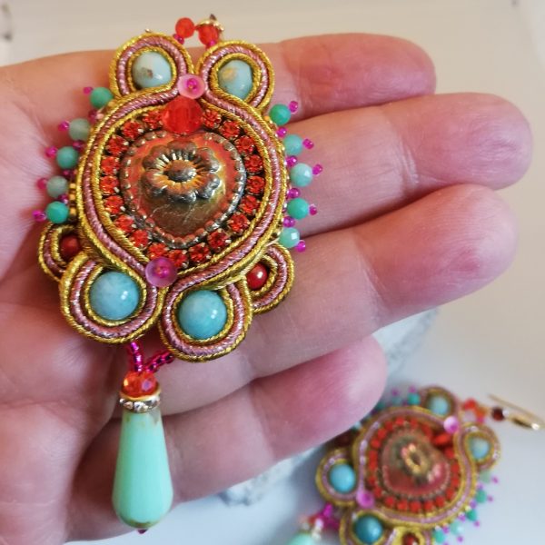 Amour de Byzance, Boucles d'oreilles dorée soutache
