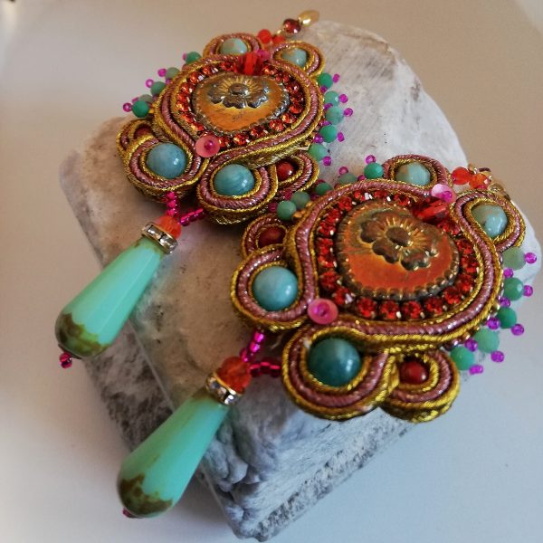 Amour de Byzance, Boucles d'oreilles dorée soutache
