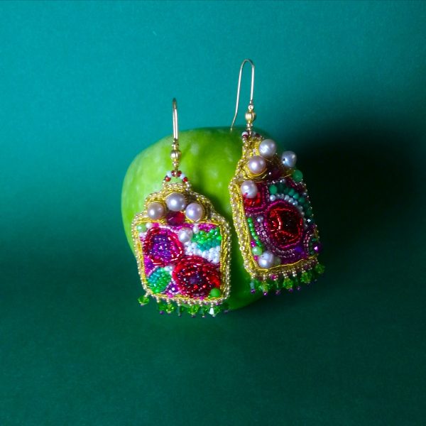 Boucles d'oreilles ,La rose rouge de mon jardin secret.