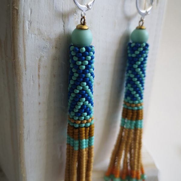 Boucles d'oreilles tissées, Héritage