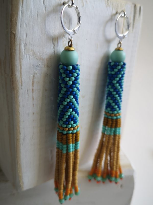 Boucles d'oreilles tissées, Héritage