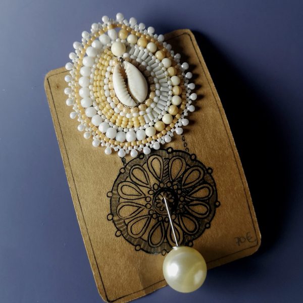 Fibule dentelle Cauris