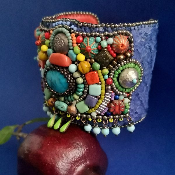 Manchette Brodée, turquoise et corail, Bleue Désert